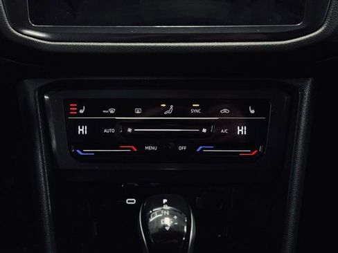 Used 2024 Volkswagen Tiguan SE image 29