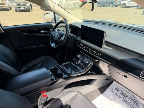 Used 2022 Lincoln Nautilus FWD w/ Premium Package image 17