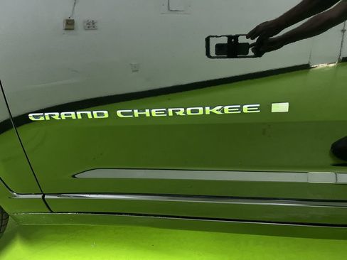 Used 2023 Jeep Grand Cherokee Overland w/ Advanced Protech Group III AWD/4WD image 15