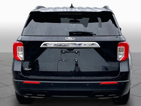Used 2022 Ford Explorer XLT image 5