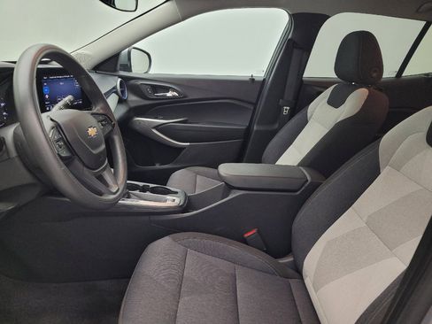 Used 2024 Chevrolet Trax LS w/ LS Convenience Package FWD image 17