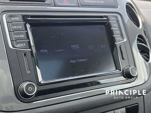 Used 2016 Volkswagen Tiguan SE FWD image 25