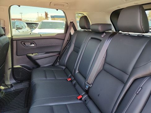 Used 2025 Nissan Rogue SL w/ SL Premium Package image 11