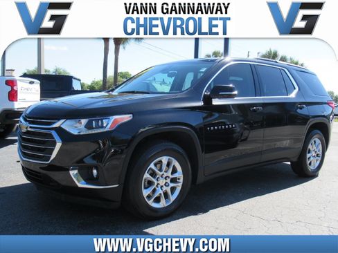 Used 2021 Chevrolet Traverse LT image 1