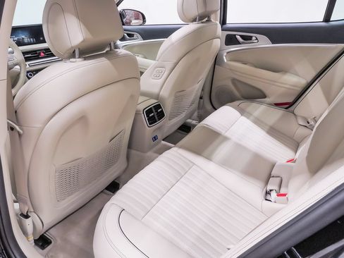 Certified 2026 Genesis G70 2.5T Prestige RWD image 11