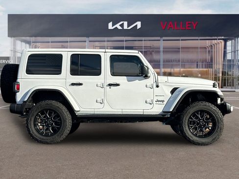 Used 2022 Jeep Wrangler Unlimited Sahara image 3