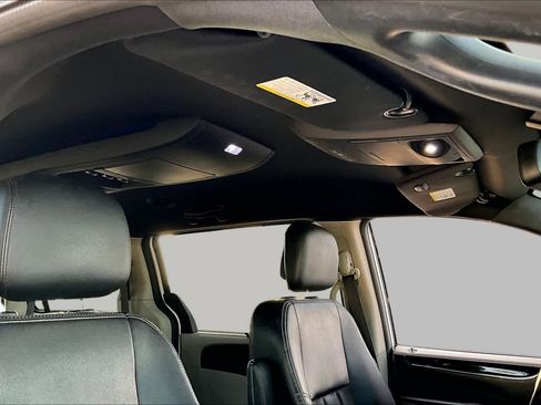 Used 2019 Dodge Grand Caravan SXT w/ Driver Convenience Group FWD image 14