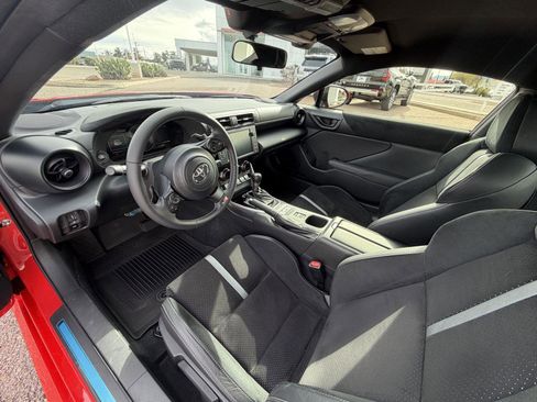 Used 2025 Toyota GR86 Premium image 15