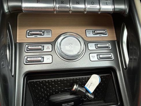 Used 2024 Lincoln Nautilus Reserve w/ Equipment Group 202A AWD/4WD image 17