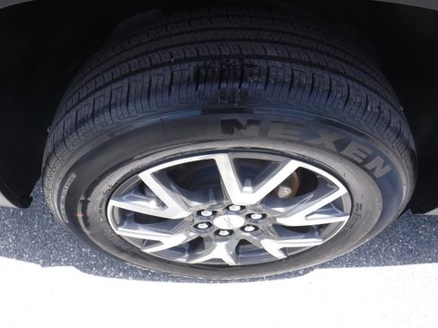 Used 2022 GMC Acadia SLE w/ LPO, Floor Liner Package FWD image 4