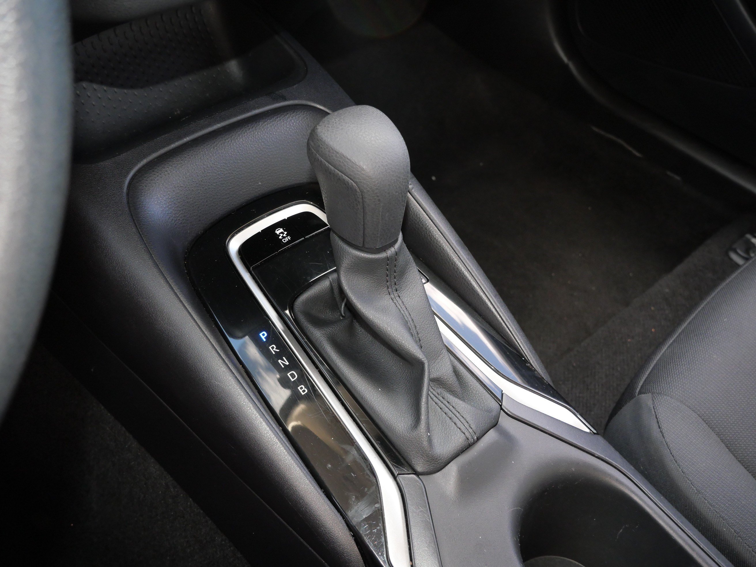 Certified 2025 Toyota Corolla LE FWD image 25