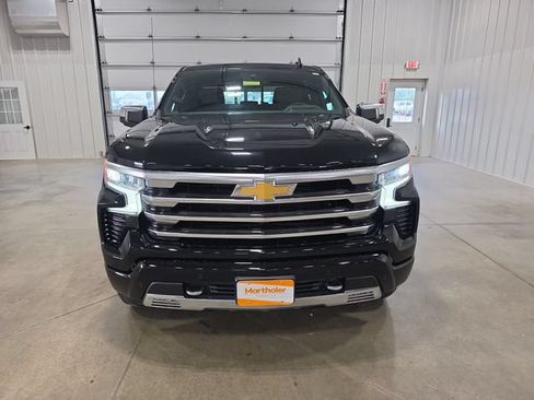 Used 2023 Chevrolet Silverado 1500 High Country w/ High Country Premium Package AWD/4WD image 3
