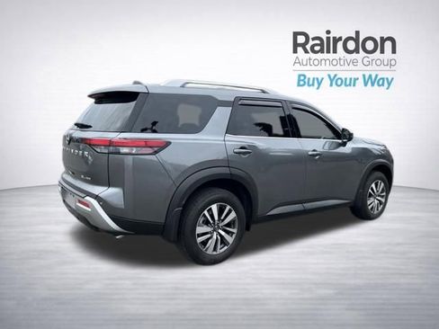 Used 2025 Nissan Pathfinder SL AWD/4WD image 7