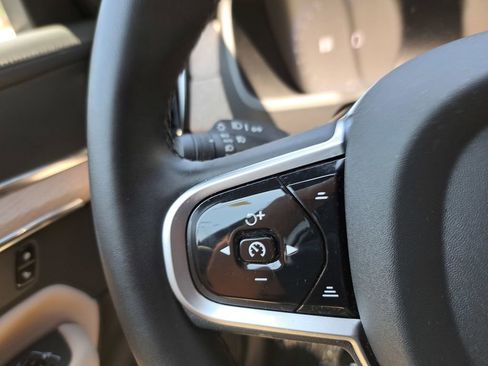Used 2025 Volvo XC90 B5 Core AWD/4WD image 18