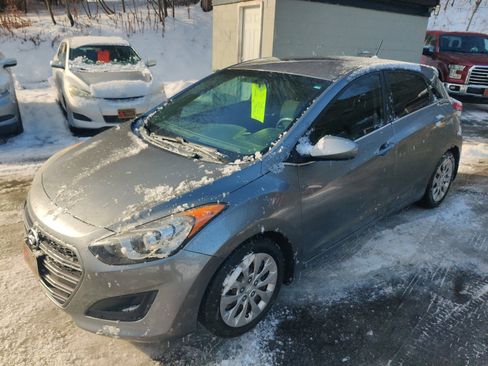 Used 2016 Hyundai Elantra GT image 2