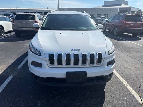Used 2016 Jeep Cherokee Latitude w/ Safety/Convenience Group AWD/4WD image 2