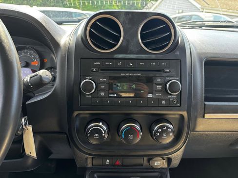 Used 2016 Jeep Patriot 75th Anniversary w/ Power Value Group AWD/4WD image 17