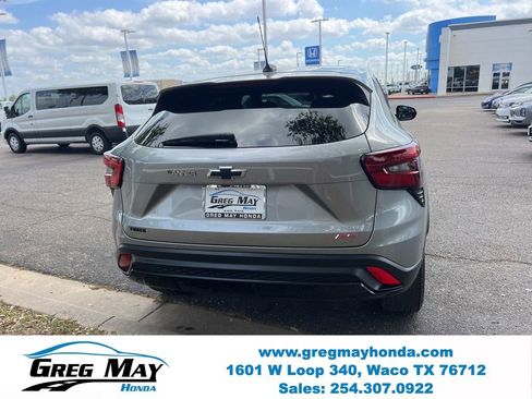 Used 2024 Chevrolet Trax RS FWD image 6