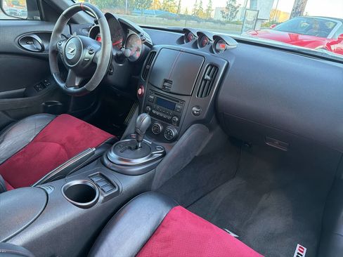Used 2017 Nissan 370Z NISMO image 18