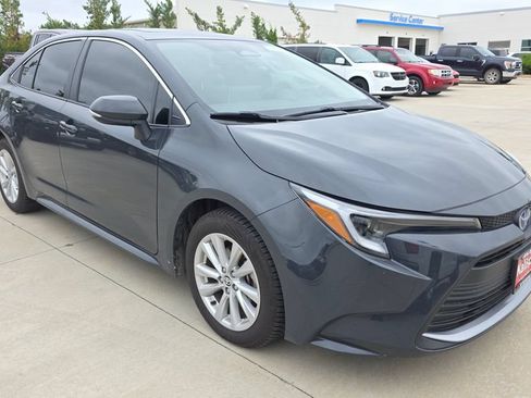 Used 2025 Toyota Corolla XLE FWD image 7