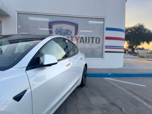 Used 2021 Tesla Model 3 Long Range image 4