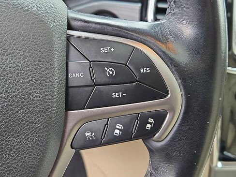 Used 2020 Jeep Grand Cherokee Limited w/ Luxury Group II image 23