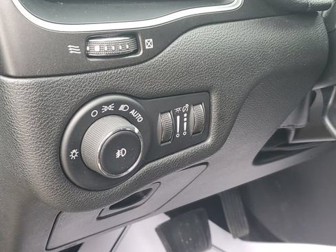Used 2019 Jeep Cherokee Trailhawk w/ Cold Weather Group AWD/4WD image 8