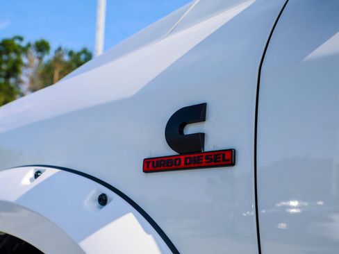 New 2026 RAM 2500 Laramie AWD/4WD image 3