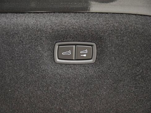 Used 2025 Porsche Taycan image 57