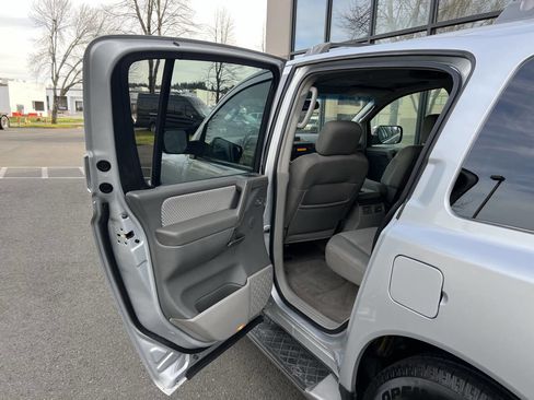 Used 2004 Nissan Armada SE w/ (Tow) Tow Pkg image 8