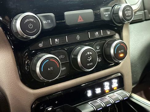 Used 2019 RAM 1500 Laramie image 17