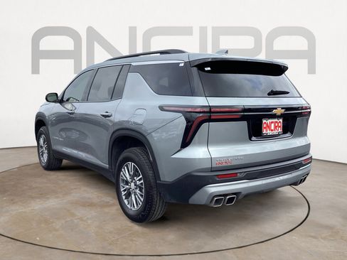 Used 2025 Chevrolet Traverse LT FWD image 12