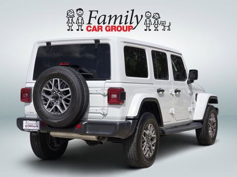 Used 2024 Jeep Wrangler Sahara AWD/4WD image 4