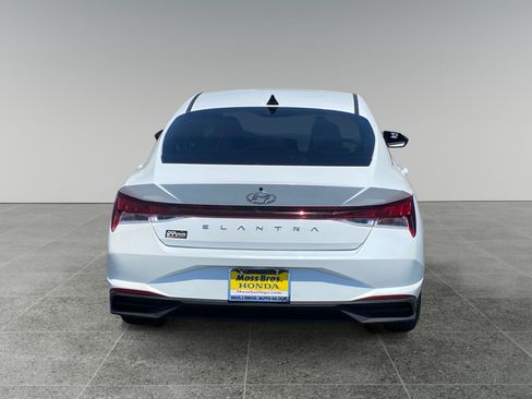 Used 2022 Hyundai Elantra SEL FWD image 4