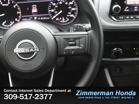 Used 2024 Nissan Rogue S image 12