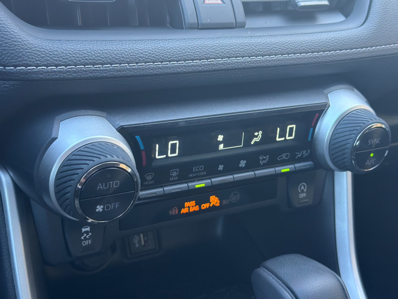 Used 2025 Toyota RAV4 XLE FWD image 22