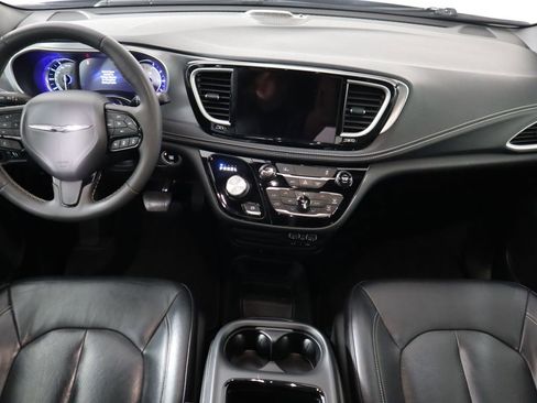 Used 2022 Chrysler Pacifica Touring-L w/ S Appearance Package image 11