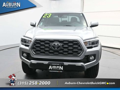 Used 2023 Toyota Tacoma TRD Off-Road image 3