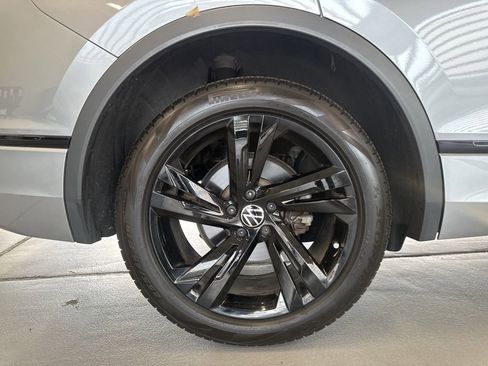 Certified 2024 Volkswagen Tiguan SE R-Line image 7
