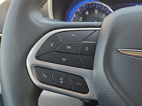 Certified 2024 Chrysler Pacifica Touring-L FWD image 14