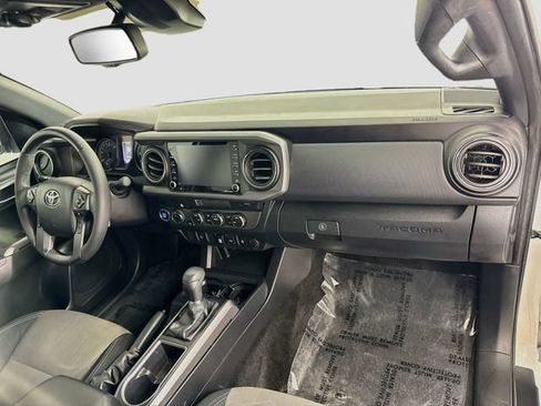 Certified 2021 Toyota Tacoma TRD Off-Road AWD/4WD image 28
