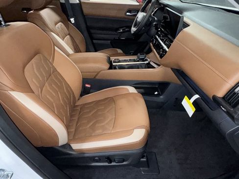 New 2026 Nissan Pathfinder Platinum w/ Cargo Package AWD/4WD image 12