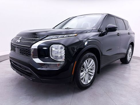 Used 2023 Mitsubishi Outlander ES FWD image 11