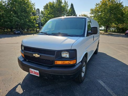 Used 2015 Chevrolet Express 2500 RWD image 2