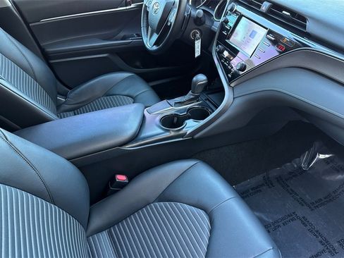 Used 2019 Toyota Camry SE image 17