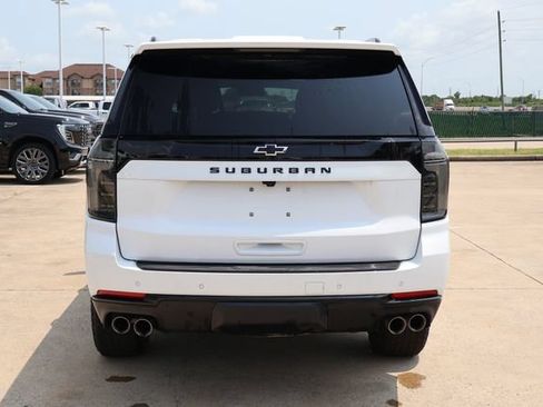 Used 2026 Chevrolet Suburban Z71 w/ Comfort Package AWD/4WD image 5