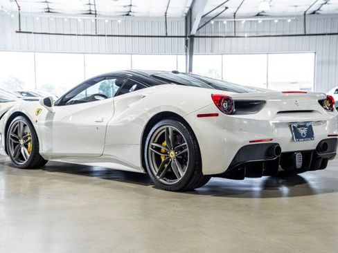 Used 2016 Ferrari 488 GTB RWD image 4