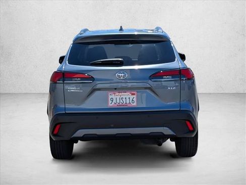 Used 2023 Toyota Corolla Cross XLE w/ Convenience Package FWD image 7