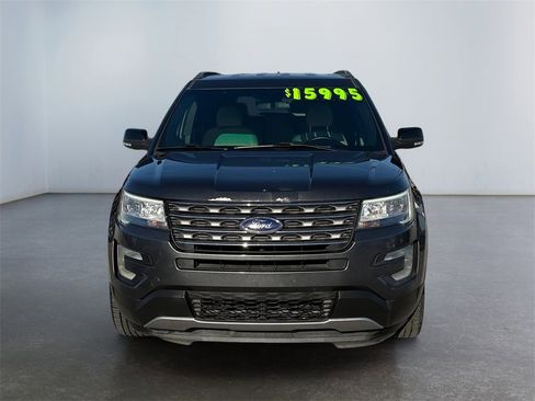 Used 2017 Ford Explorer XLT image 8
