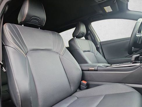 Used 2025 Toyota Crown Signia w/ Advanced Technology Package image 22